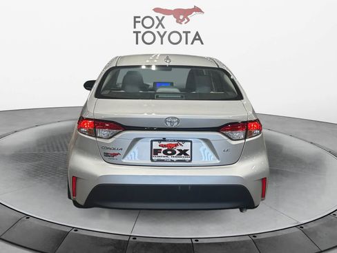Used 2025 Toyota Corolla LE FWD image 5
