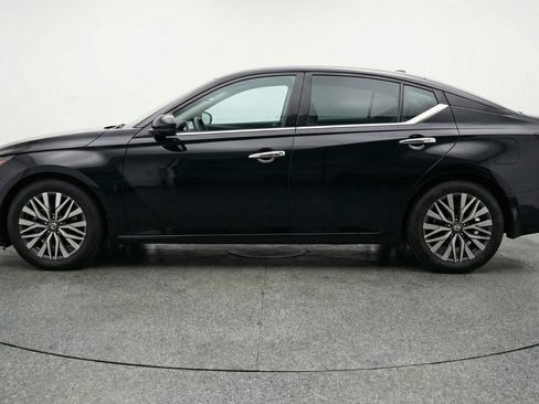 Used 2025 Nissan Altima 2.5 SV image 5