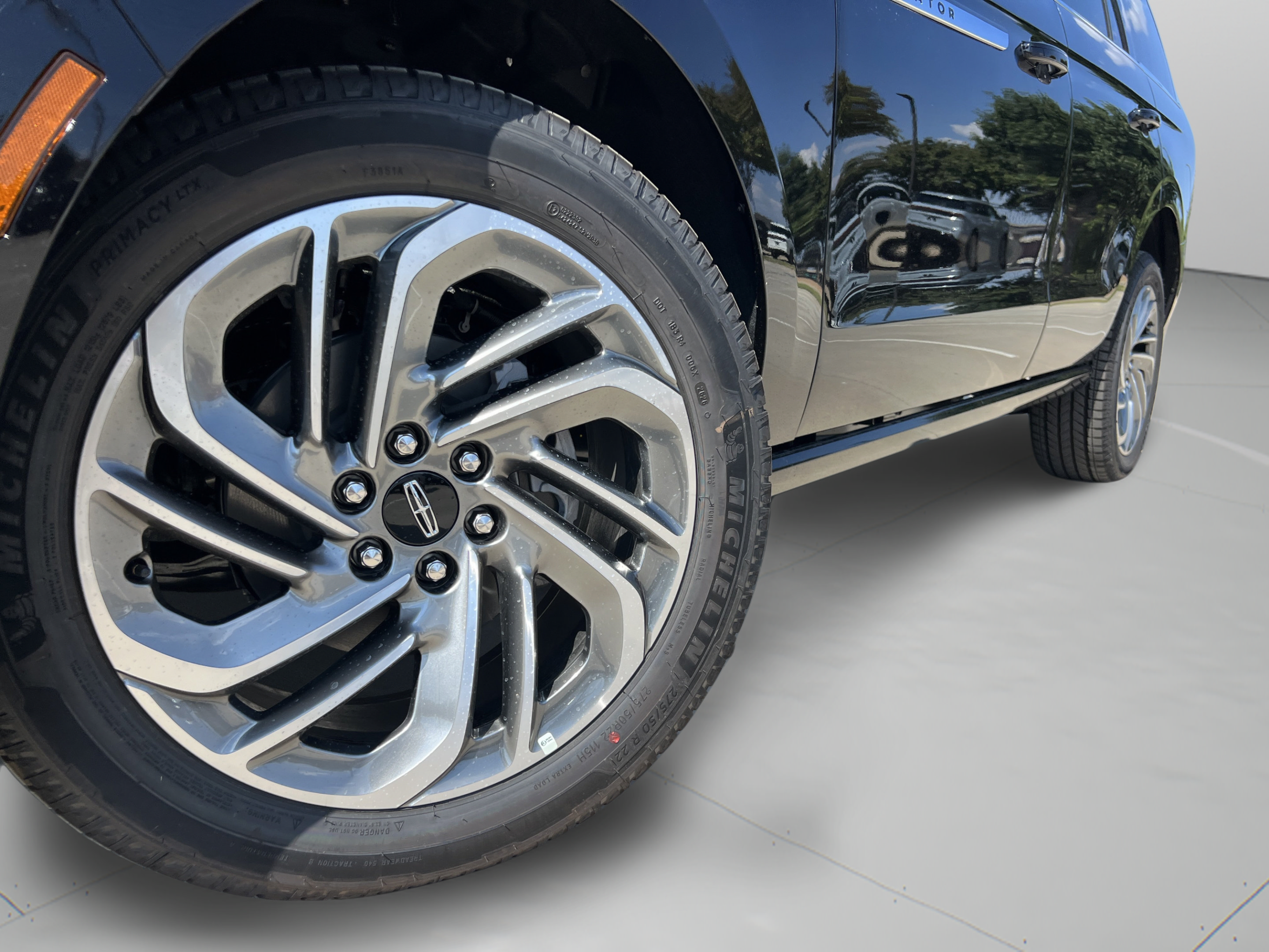 New 2027 Lincoln Navigator Reserve AWD/4WD image 32