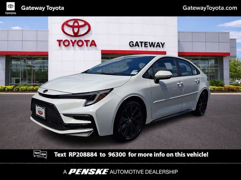 Used 2024 Toyota Corolla SE w/ SE Premium Package FWD image 1
