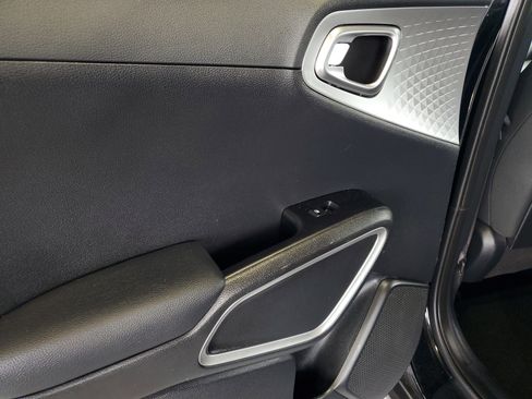 Used 2024 Kia Soul LX w/ Option Group 015 FWD image 13
