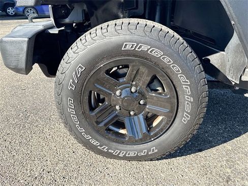 Used 2017 Jeep Wrangler Sport w/ Connectivity Group image 10