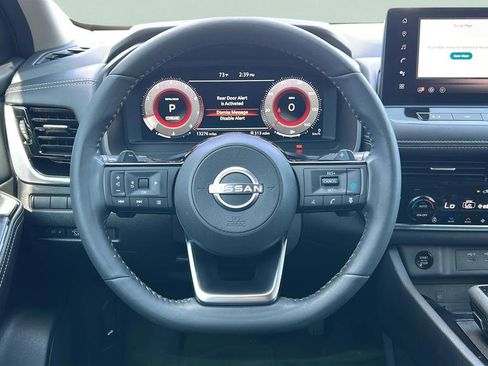 Used 2024 Nissan Rogue SL w/ SL Premium Package image 9