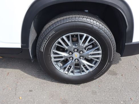 Used 2025 Chevrolet Traverse LT FWD image 40