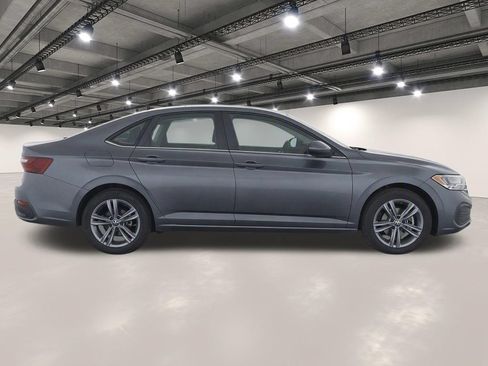 Used 2024 Volkswagen Jetta SE FWD image 8
