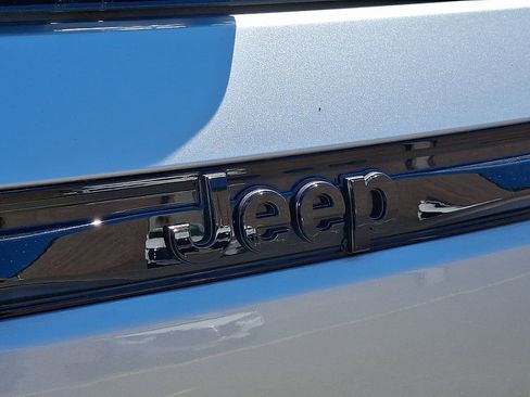 Used 2023 Jeep Grand Cherokee Altitude AWD/4WD image 30