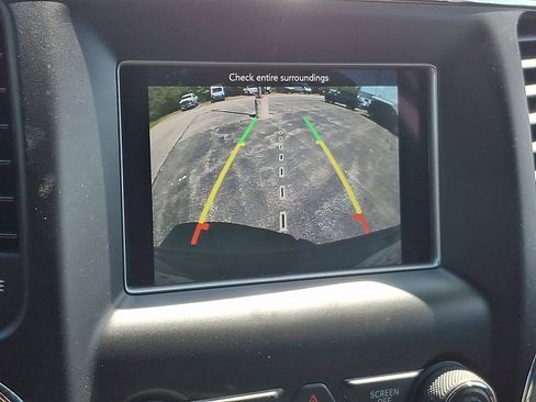 Used 2020 Jeep Grand Cherokee Laredo AWD/4WD image 19