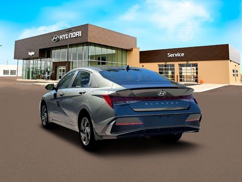 New 2026 Hyundai Elantra SEL Sport Premium FWD image 5