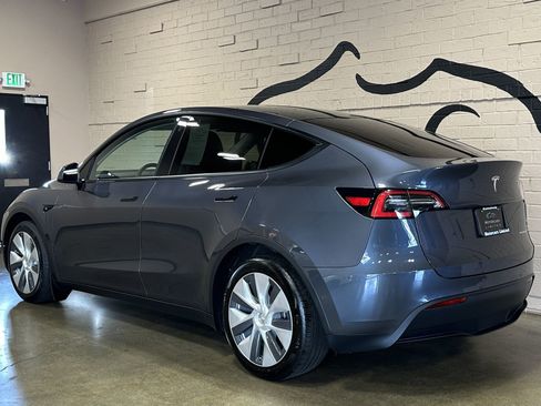 Used 2021 Tesla Model Y Long Range image 2