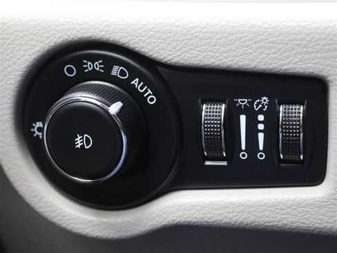 Used 2022 Chrysler Pacifica Touring-L FWD image 34