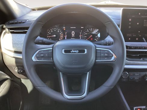 Used 2024 Jeep Compass Latitude image 17