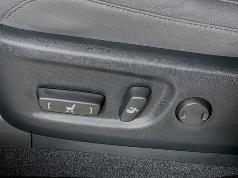 Used 2023 Lexus GX 460 Premium w/ Accessory Package image 16