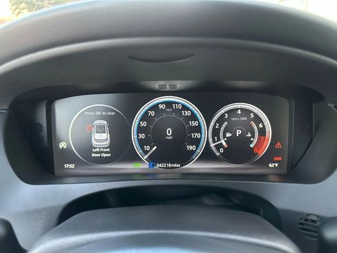 Used 2018 Jaguar F-PACE Portfolio image 40