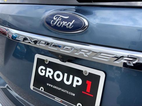 Used 2018 Ford Explorer XLT w/ Equipment Group 202A FWD image 30