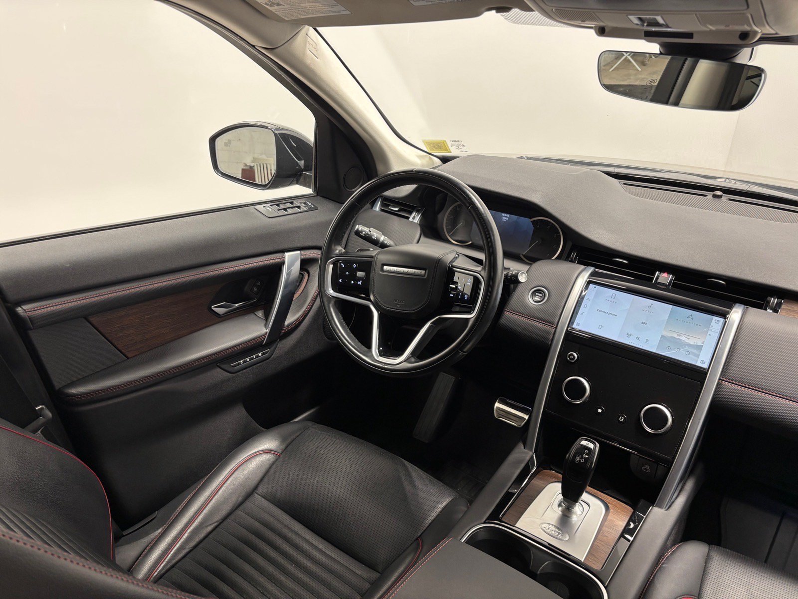 Used 2023 Land Rover Discovery Sport SE R-Dynamic AWD/4WD image 32