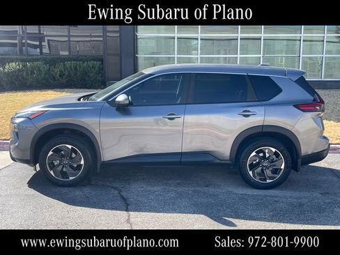 Used 2024 Nissan Rogue SV image 3