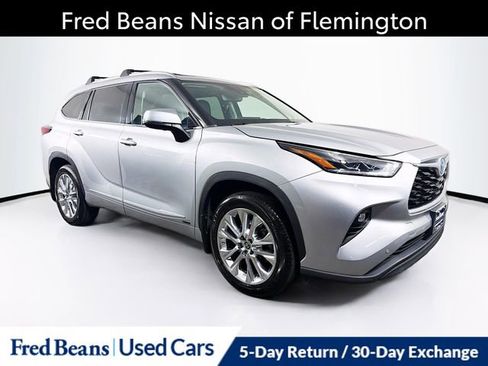 Used 2023 Toyota Highlander Limited AWD/4WD image 1
