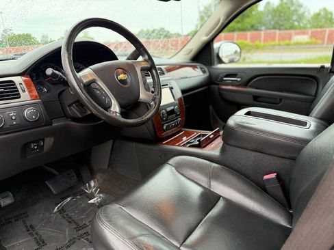 Used 2013 Chevrolet Avalanche LTZ AWD/4WD image 23