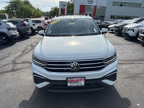 Used 2022 Volkswagen Tiguan SE AWD/4WD image 2