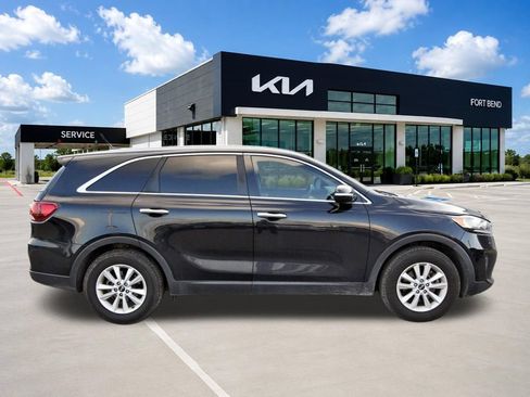 Used 2020 Kia Sorento LX FWD image 4