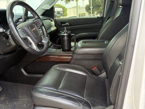 Used 2020 GMC Yukon XL SLT w/ Premium Edition RWD image 2