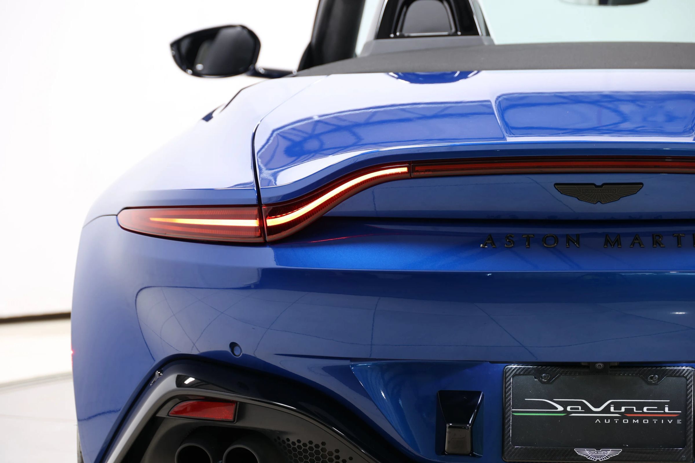 Used 2023 Aston Martin V8 Vantage Roadster RWD image 49