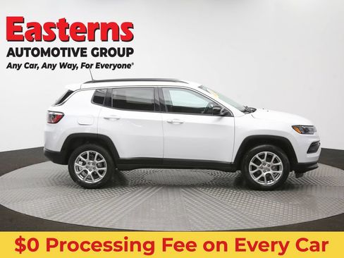 Used 2022 Jeep Compass Latitude AWD/4WD image 43