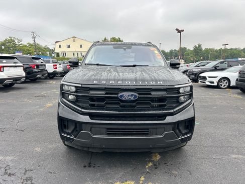 Used 2025 Ford Expedition Active RWD image 3