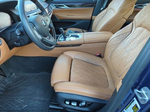Used 2022 BMW 740i w/ Luxury Rear Seating Package RWD image 12