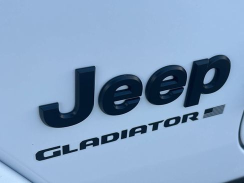 New 2025 Jeep Gladiator Sport image 7
