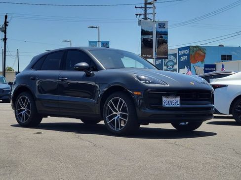 Used 2023 Porsche Macan AWD/4WD image 37