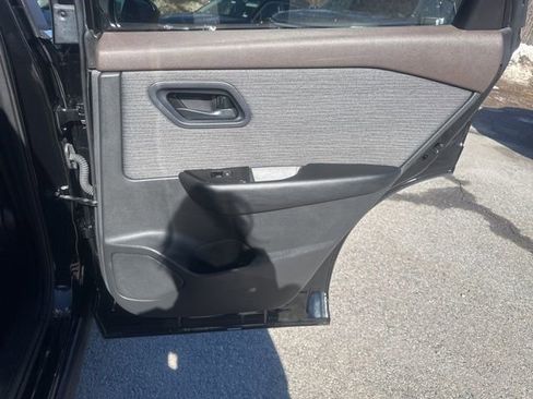 Used 2023 Nissan Rogue S image 26