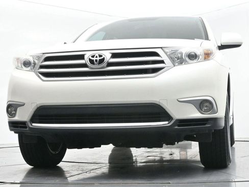 Used 2012 Toyota Highlander SE w/ Tow Pkg FWD image 44