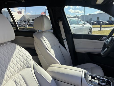 Used 2024 BMW X7 M60i w/ Executive Package image 33