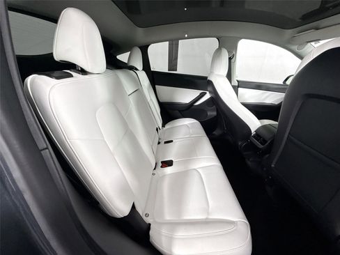 Used 2022 Tesla Model Y Performance AWD/4WD image 37