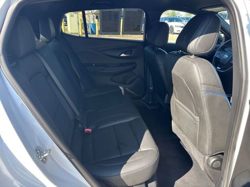 Used 2025 Buick Envista Sport Touring image 23