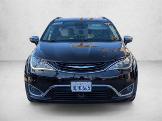 Used 2017 Chrysler Pacifica Platinum video 2