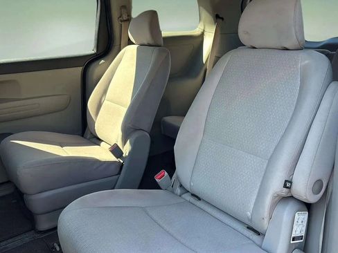 Used 2017 Kia Sedona LX image 13