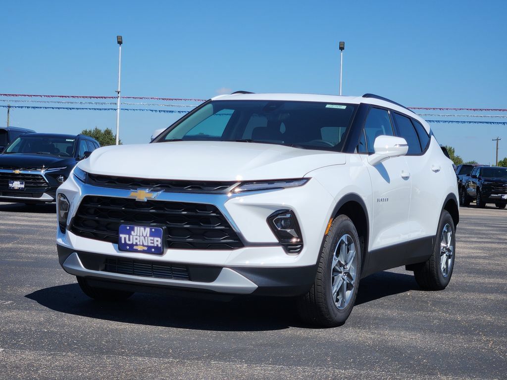 New 2026 Chevrolet Blazer LT w/ Sound & Technology Package FWD image 2