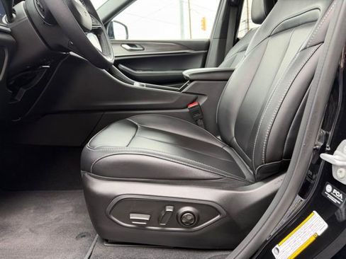 Used 2025 Jeep Grand Cherokee L Limited w/ Black Appearance Package image 11