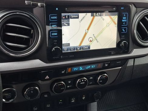 Used 2017 Toyota Tacoma TRD Sport w/ Premium & Technology Package AWD/4WD image 18