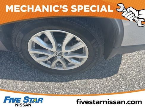 Used 2019 Nissan Rogue S w/ Special Edition Package FWD image 11