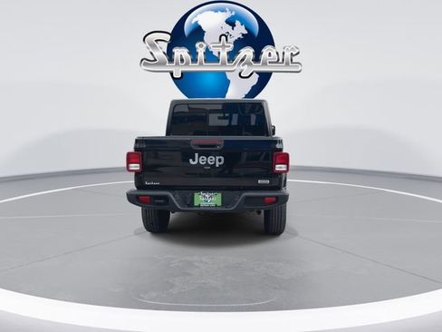 Used 2023 Jeep Gladiator Overland image 3