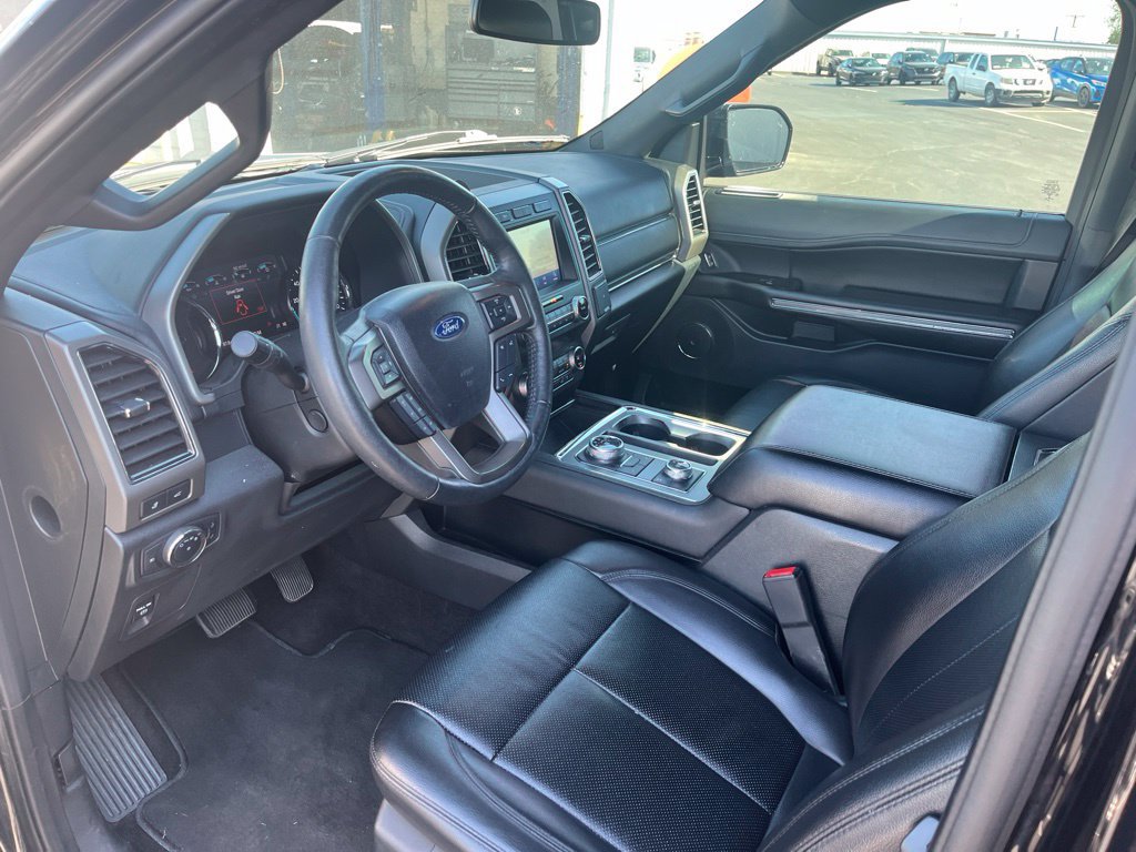 Used 2020 Ford Expedition XLT w/ Equipment Group 202A AWD/4WD image 22
