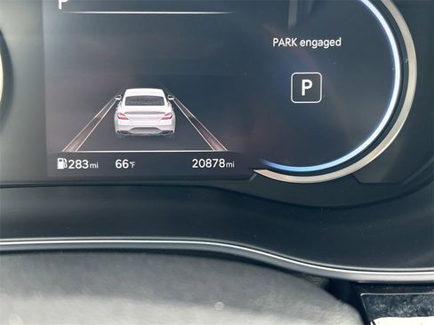 Used 2025 Genesis G70 2.5T image 32