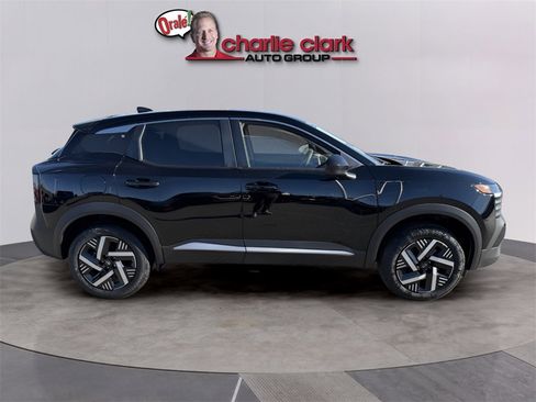 Used 2025 Nissan Kicks SV image 7