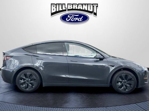 Used 2024 Tesla Model Y 2WD image 2
