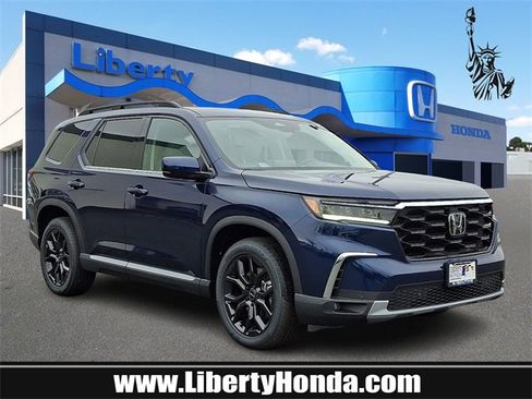 New 2025 Honda Pilot Touring image 1