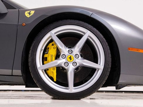 Certified 2018 Ferrari 488 GTB RWD image 22