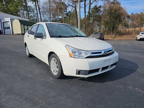 Used 2011 Ford Focus SE image 1